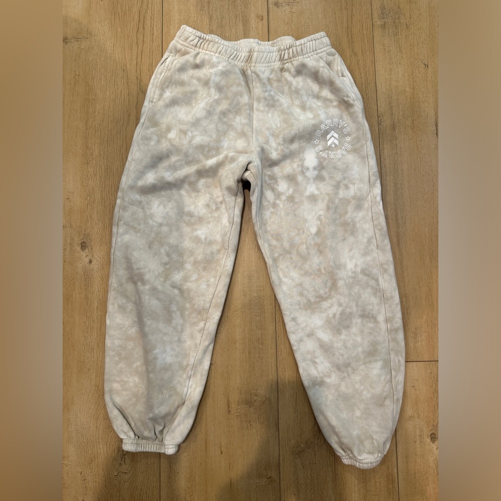 Barry’s LuluLemon sweatpants